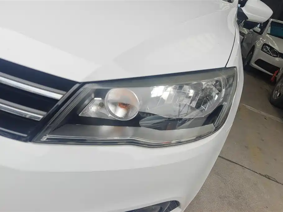 Volkswagen Jetta 2015 1.4L Manual Comfort фото 5