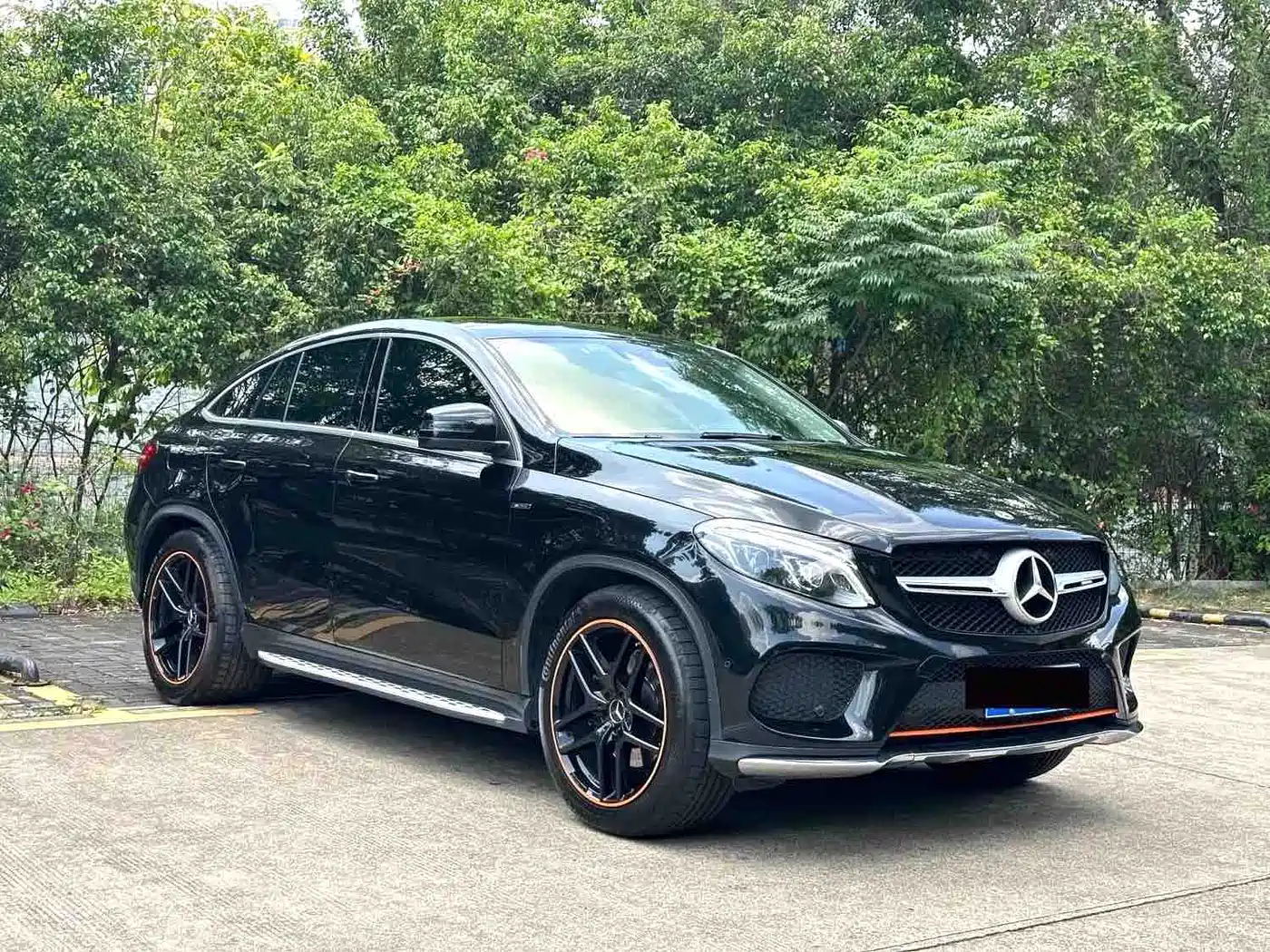 Mercedes-Benz GLE Coupe 2017 GLE 320 4MATIC Coupe SUV фото 3