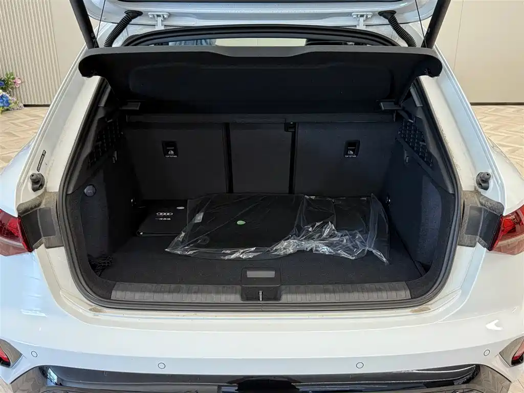 Audi A3 2025 Sportback 35TFSI Flying Premium фото 24