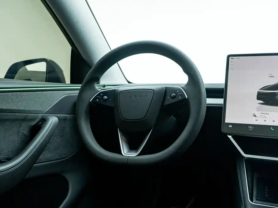 Фото 19 - Tesla Model Y