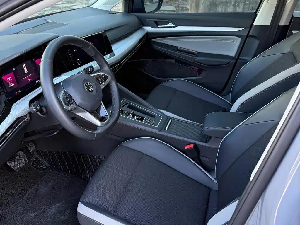 Volkswagen Golf 2023 280TSI DSG Pro 20th Anniversary Edition 7
