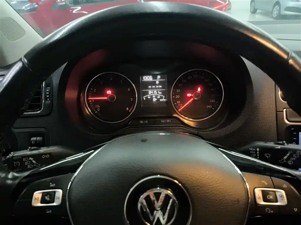 Volkswagen Polo 2016 1.6L Automatic Comfort фото 8