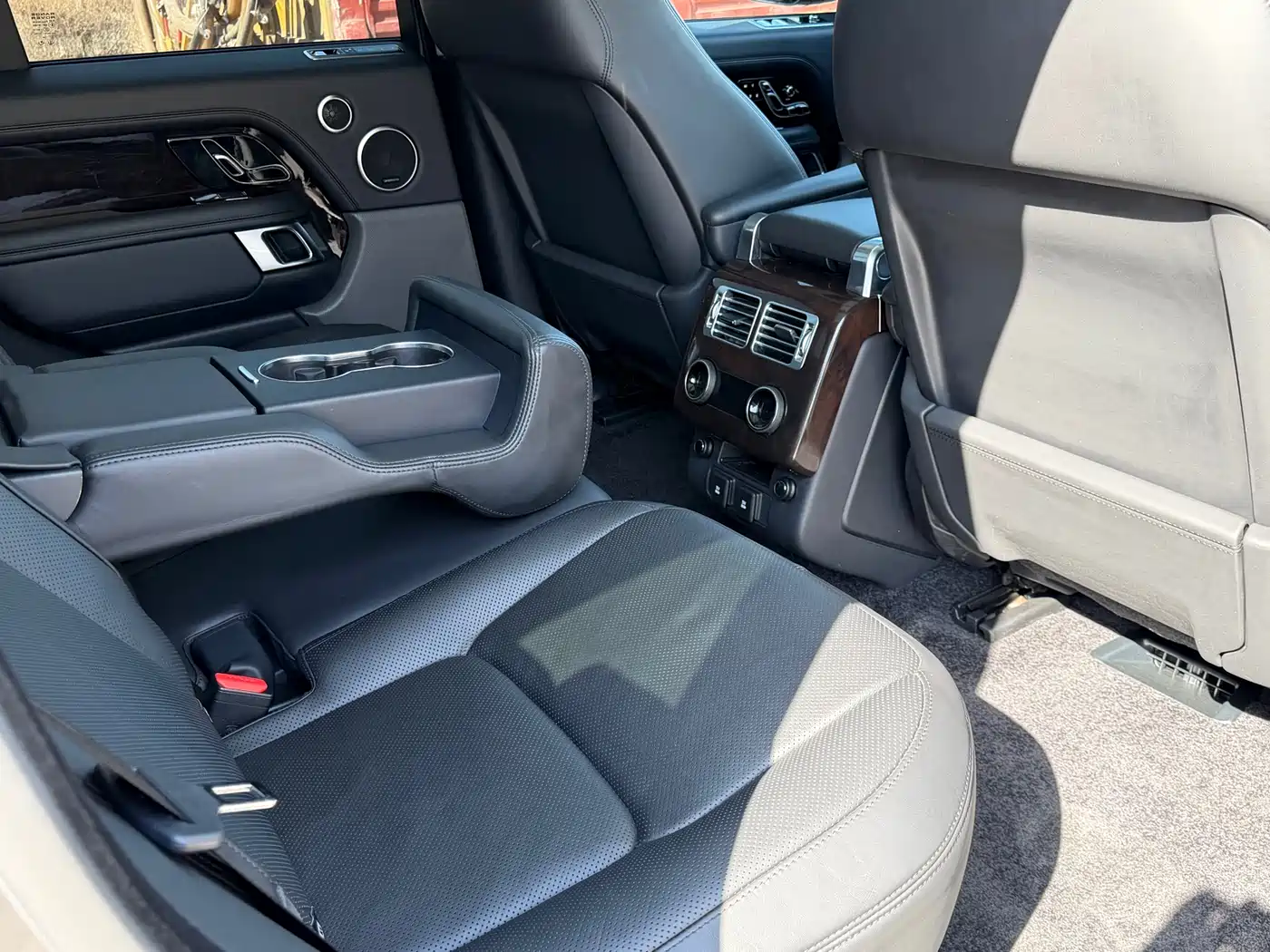 Land Rover Range Rover 2020 3.0 L6 Heritage Edition фото 18