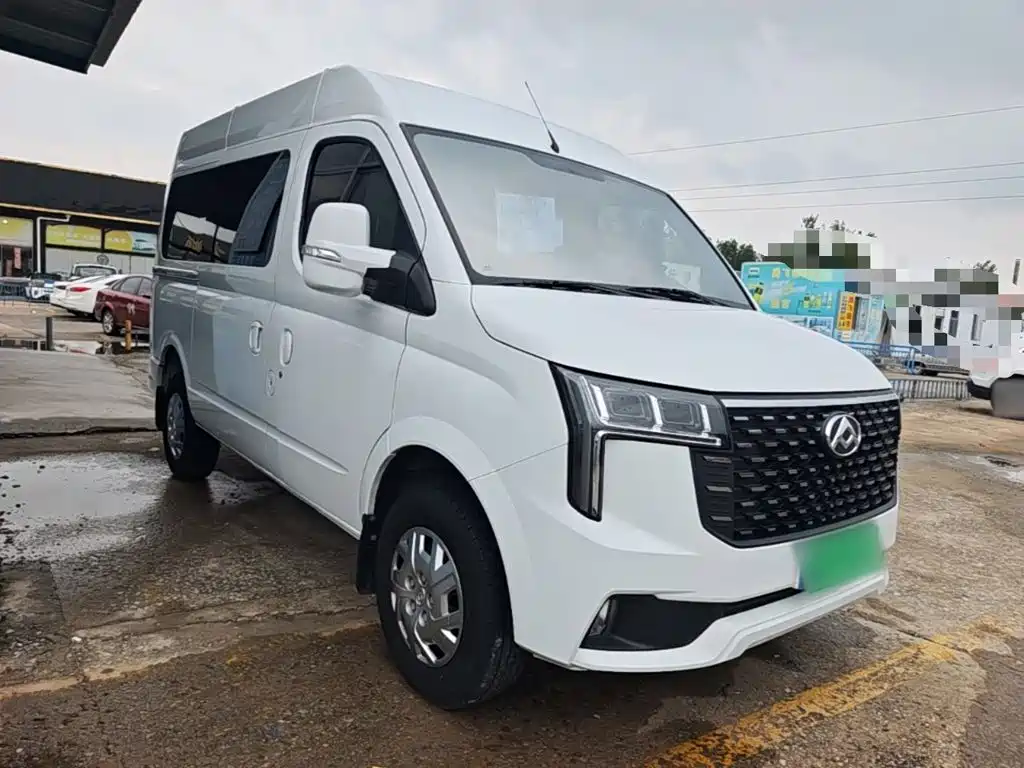 SAIC Maxus Xintu V80 2025 2025 PRO Aoyun 2.0T Manual Short Wheelbase Medium Roof 7/8/9-Seater