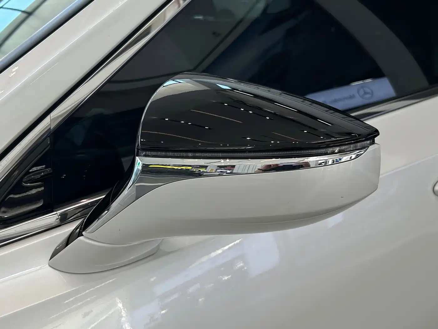 Фото 24 - Lexus ES
