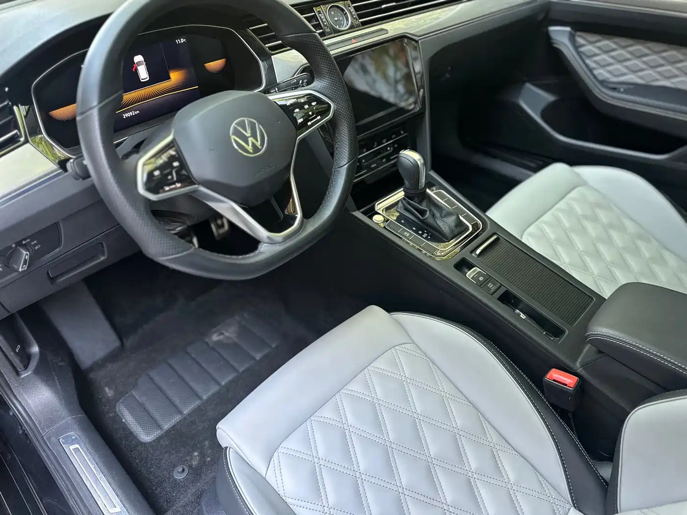 Volkswagen Magotan 2023 2 Million Units Anniversary Edition 330TSI DSG Leading Type фото 10