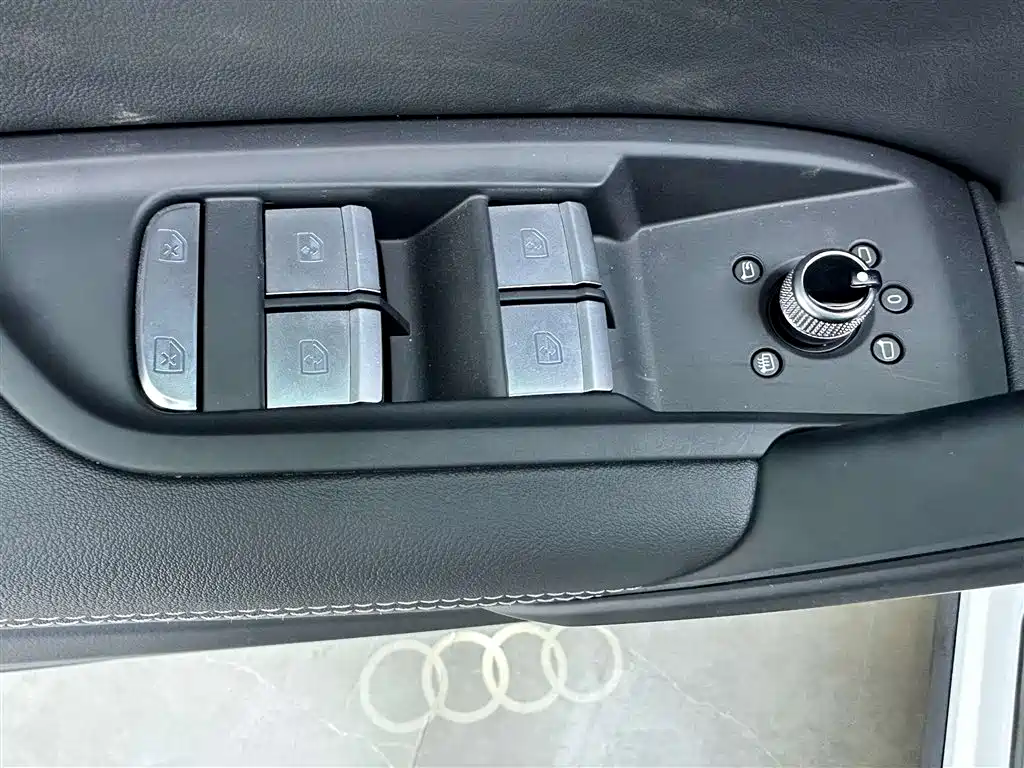 Audi Q5L 2024 Model 40 TFSI Luxury Dynamic фото 14