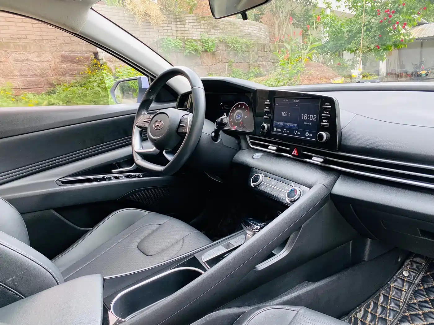 Hyundai Elantra 2022 1.5L CVT GLS Leading Edition фото 18