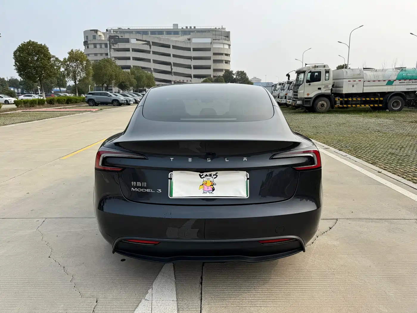 TESLA MODEL 3
