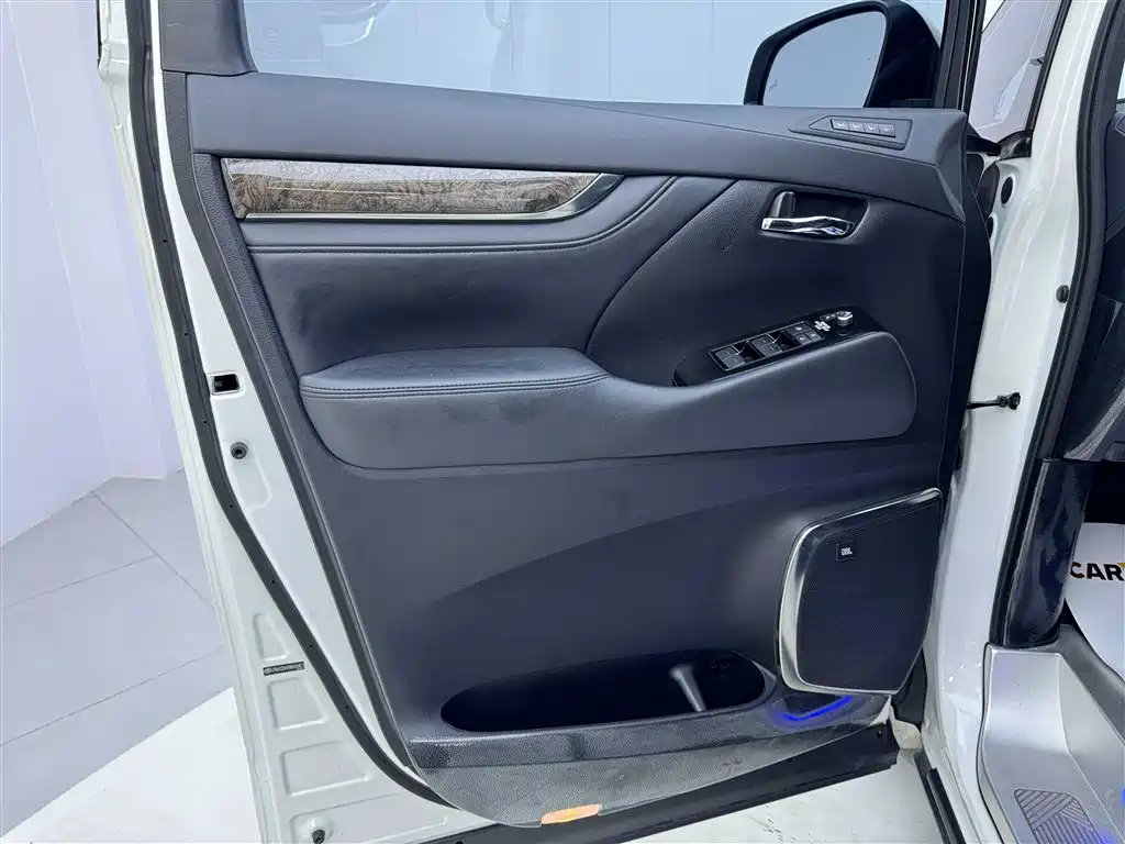 Toyota Vellfire 2021 Crown Hybrid 2.5L HV Premium Edition фото 34