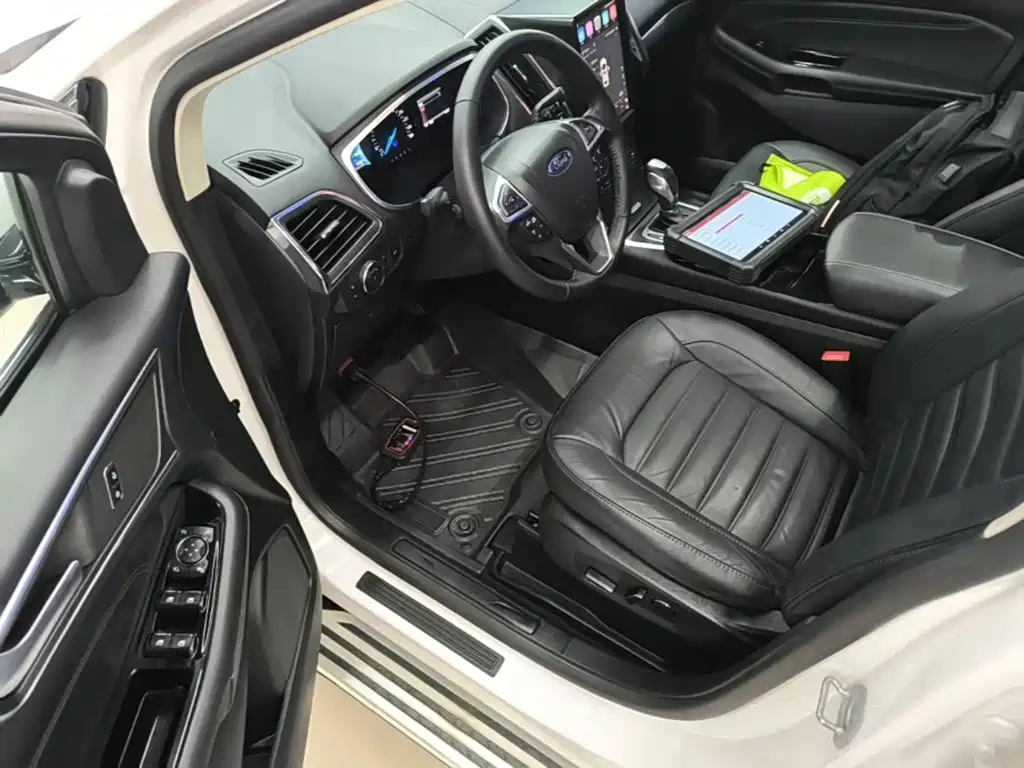 Фото 16 - Ford Edge