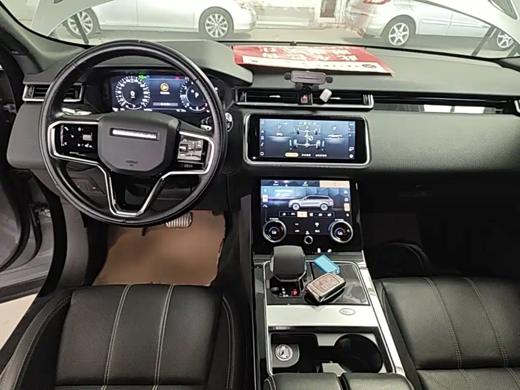 Photo 10 - Land Rover Range Rover Velar