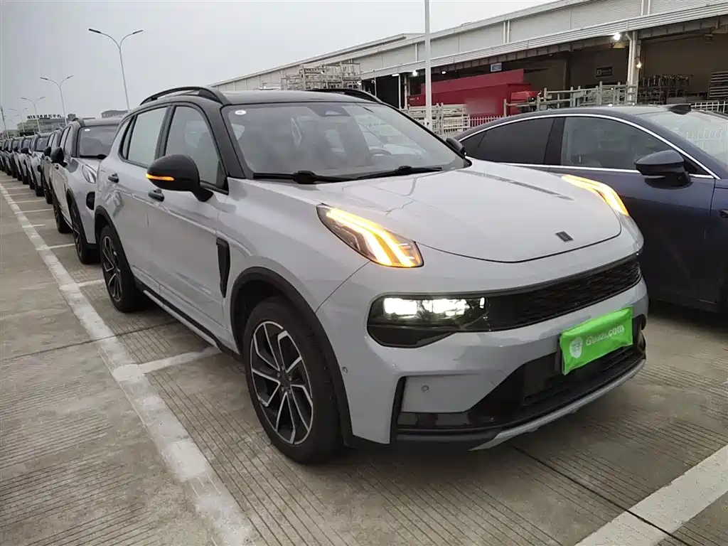 Фото 22 - Lynk & Co 01
