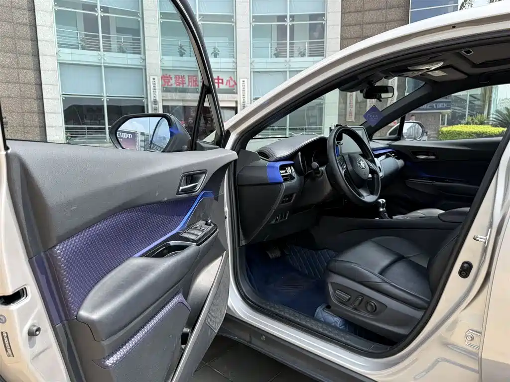 Toyota C-HR 2020 Model 2.0L Leading фото 4