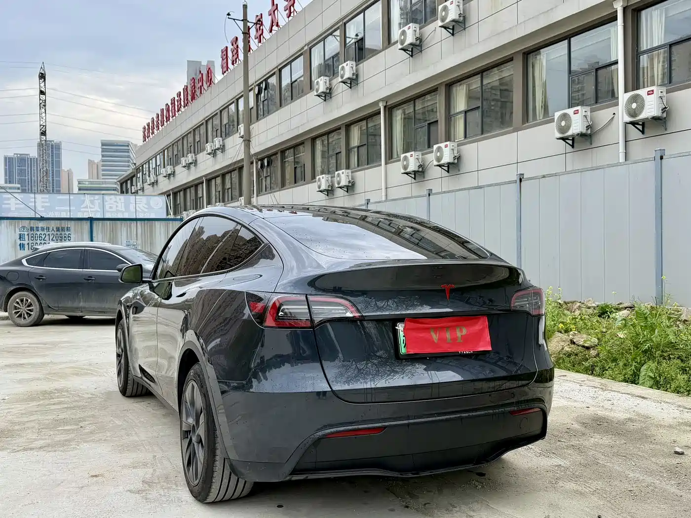 TESLA MODEL Y