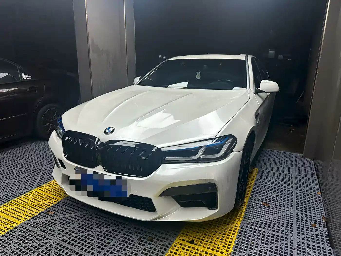 BMW 5 Series 2011 535Li Leading