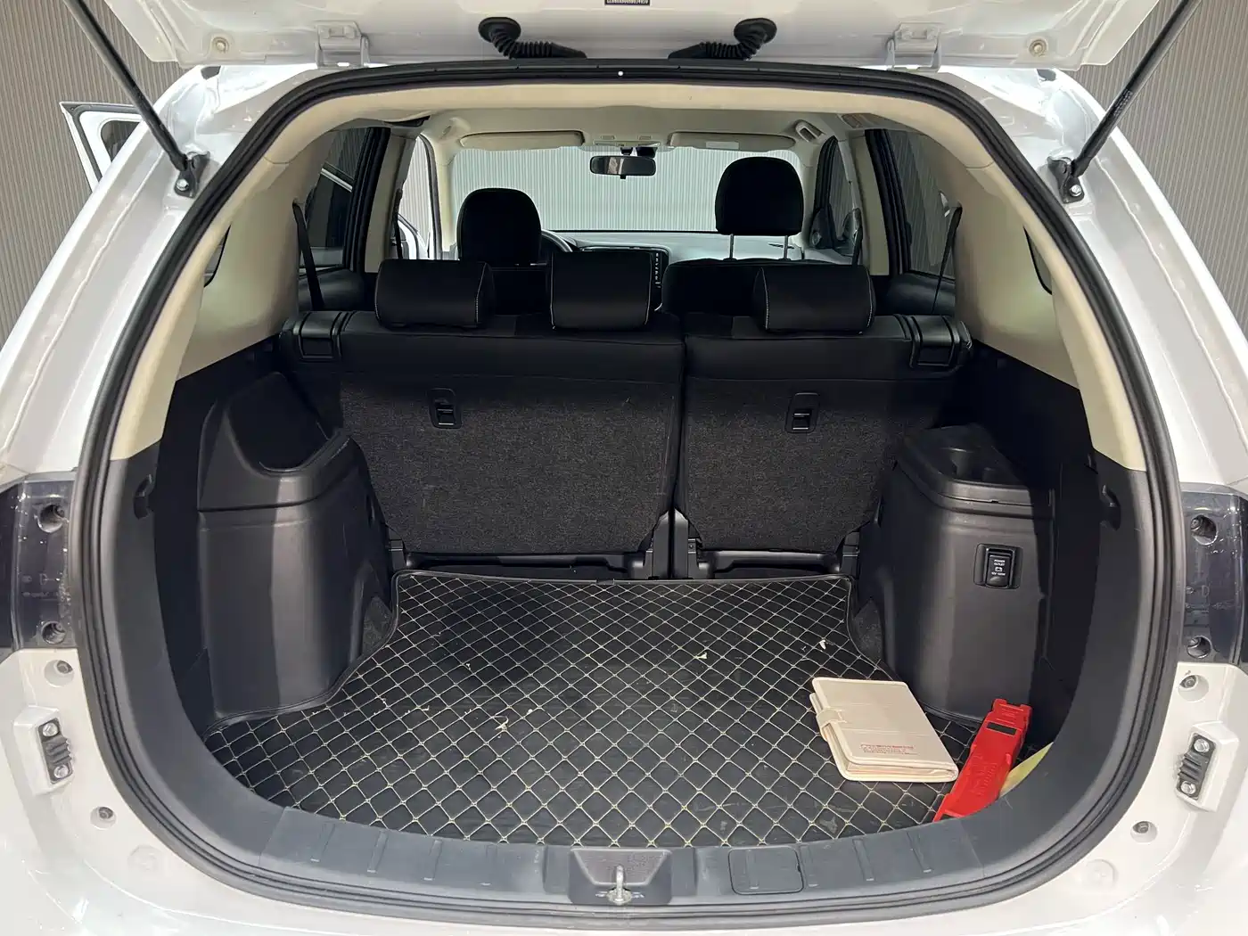 Mitsubishi Outlander 2023 2021 Facelift 2.0L 2WD Comfort Edition 5-Seater