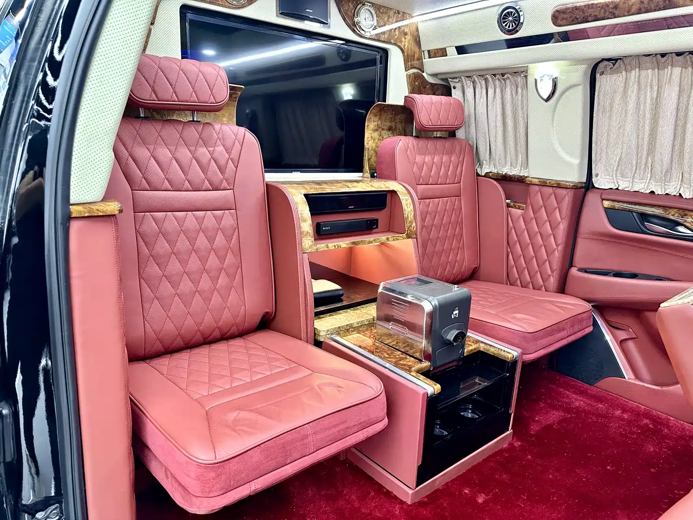 Фото 8 - Cadillac Escalade