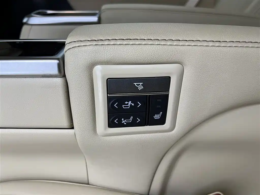 Toyota Alphard 2021 Hybrid 2.5L Luxury фото 26