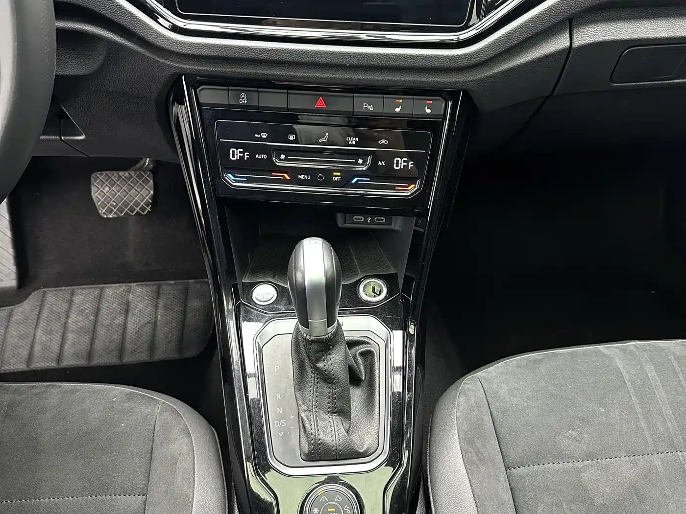 Volkswagen T-ROC 2021 Facelift 280TSI DSG 4WD Luxury Smart Connect Edition фото 15