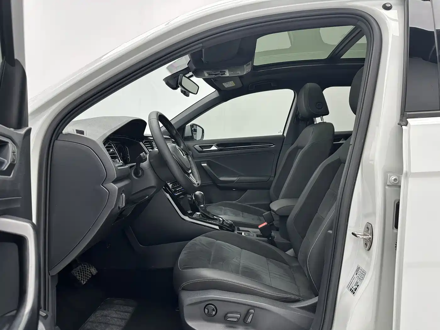 Volkswagen T-ROC 2021 Facelift 280TSI DSG 4WD Luxury Smart Connect Edition фото 5