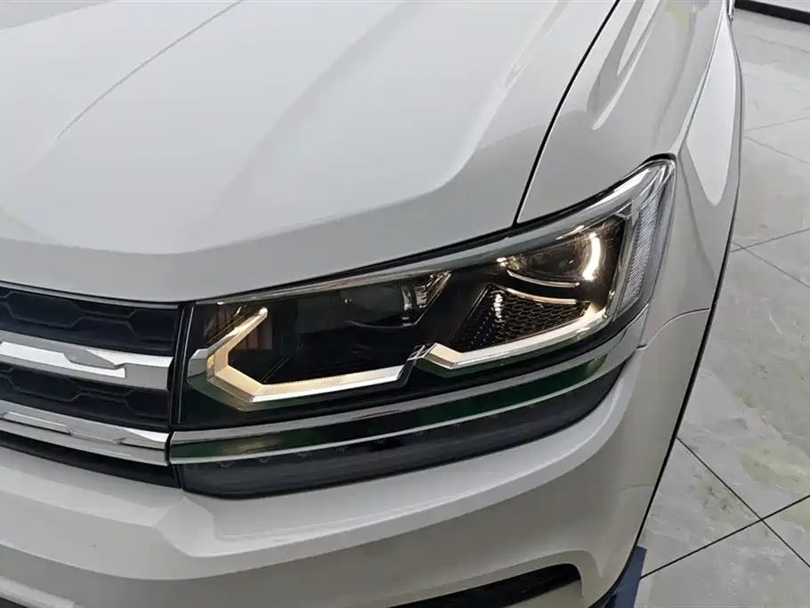 Volkswagen Tharu 2020 Facelift 330TSI 4WD Flagship Edition China VI фото 5