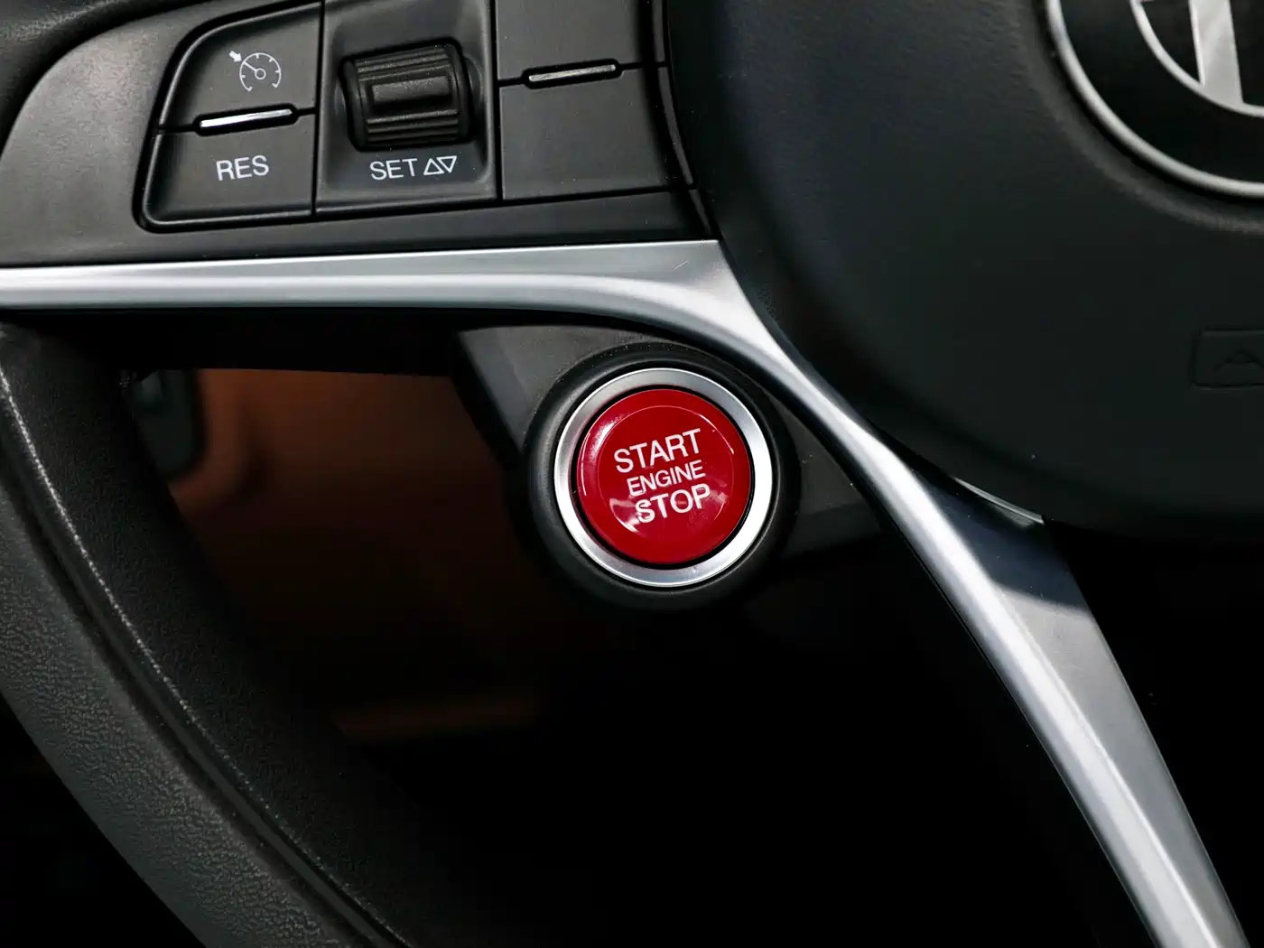 Alfa Romeo Giulia 2019 2017 2.0T 200HP Luxury Edition