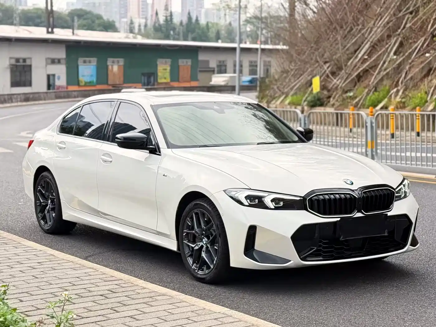 BMW 3 Series 2025 330Li M Sport Night Edition фото 3