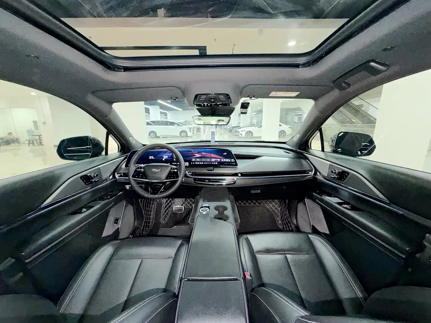 Photo 6 - Cadillac XT5