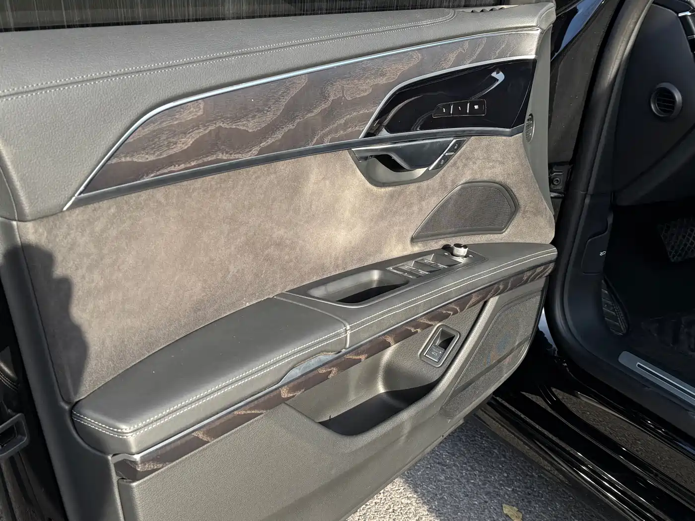 Audi A8 2023 A8L 50 TFSI quattro Exclusive фото 13