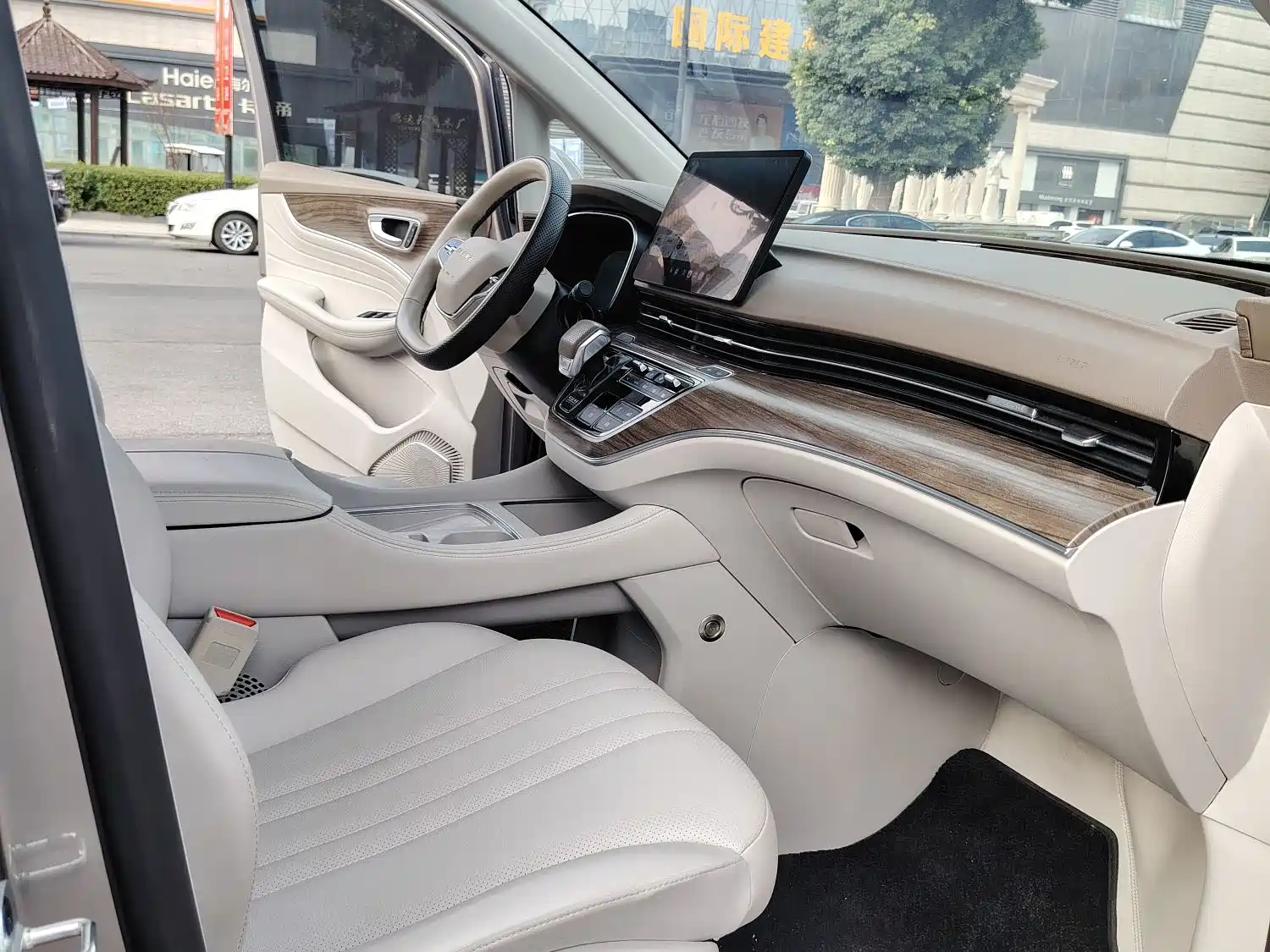 Фото 9 - Roewe iMAX8 EV