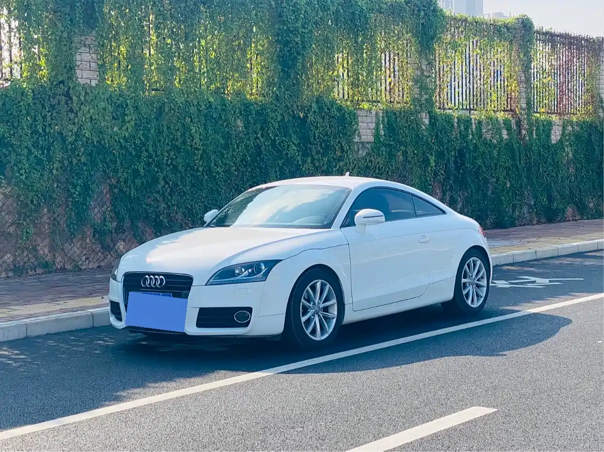 Audi TT 2011 TT Coupe 2.0TFSI фото 3