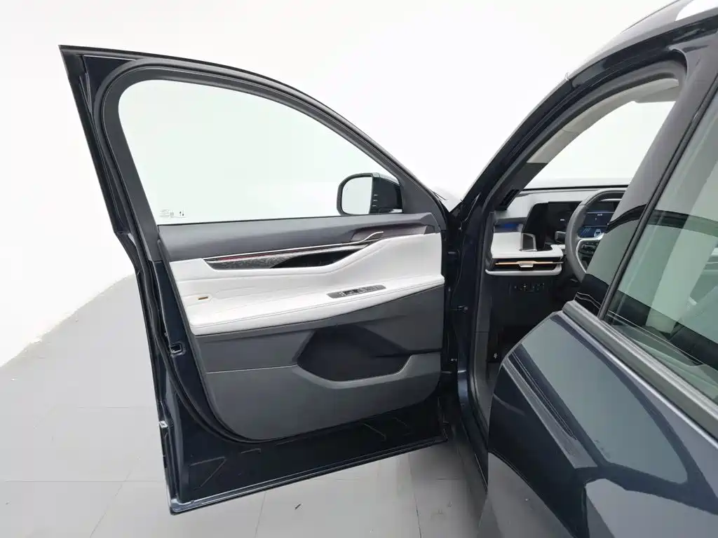 Photo 8 - Ford Edge