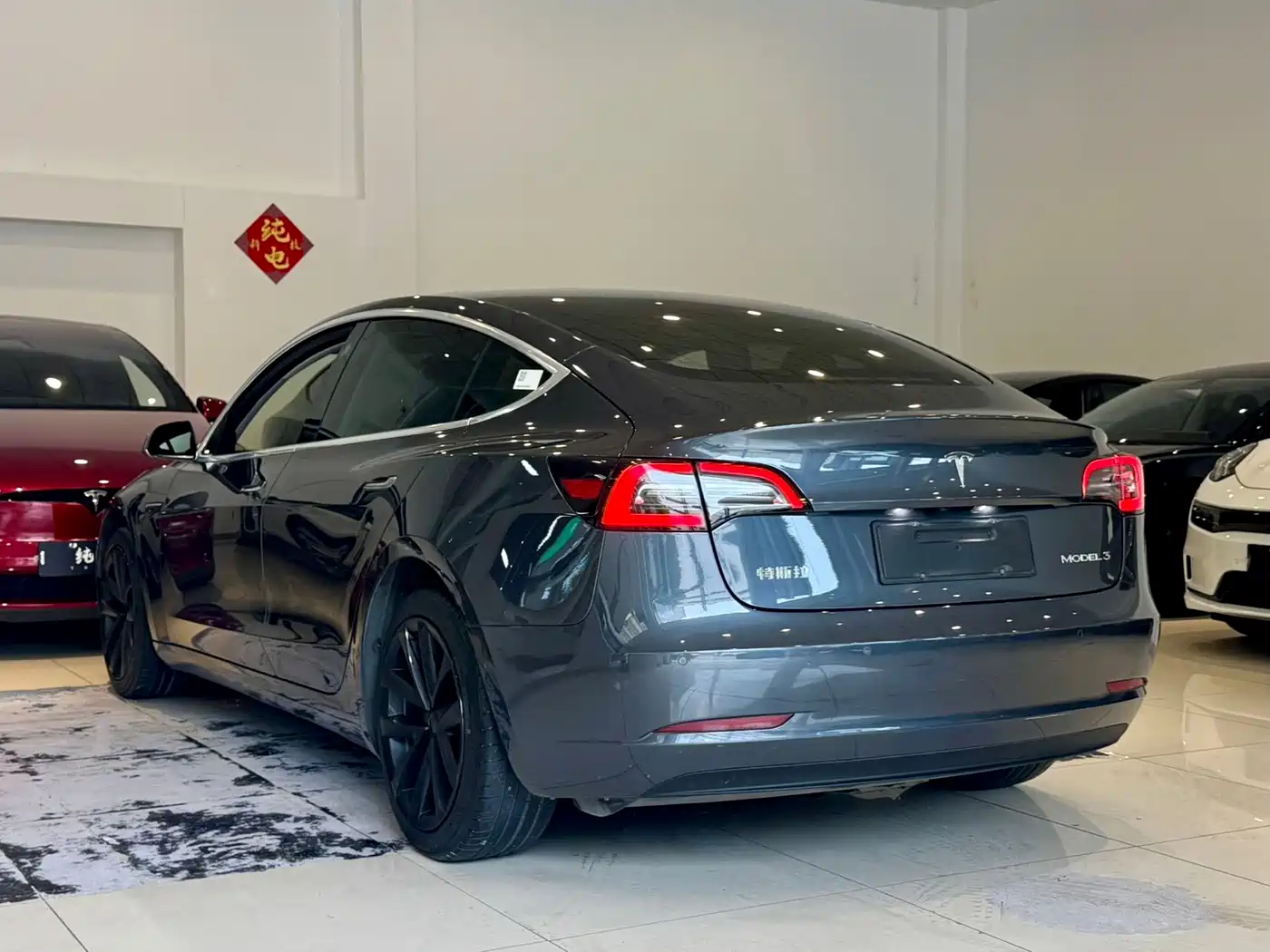 Фото 13 - Tesla Model 3