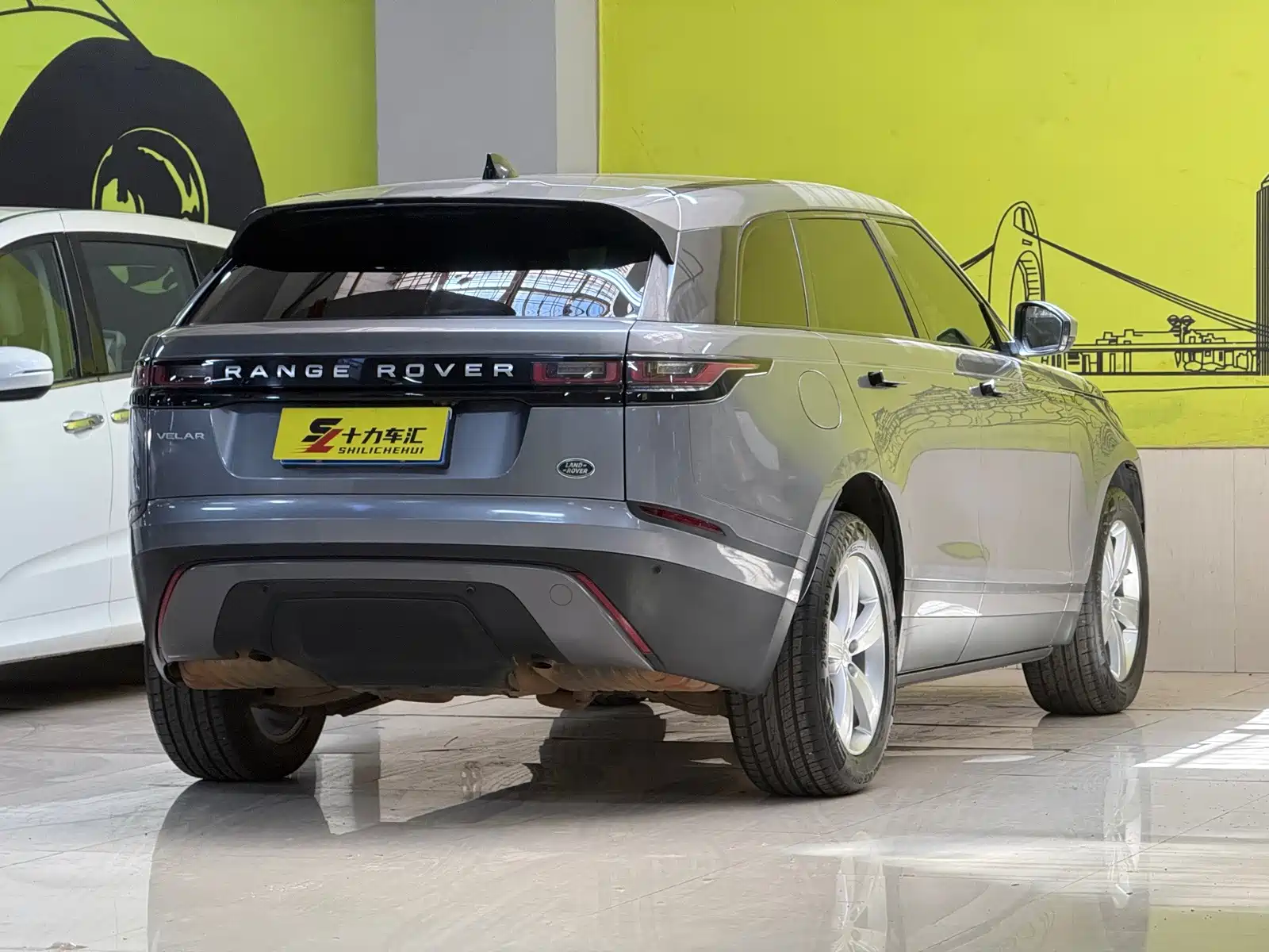 Фото 6 - Land Rover Range Rover Velar