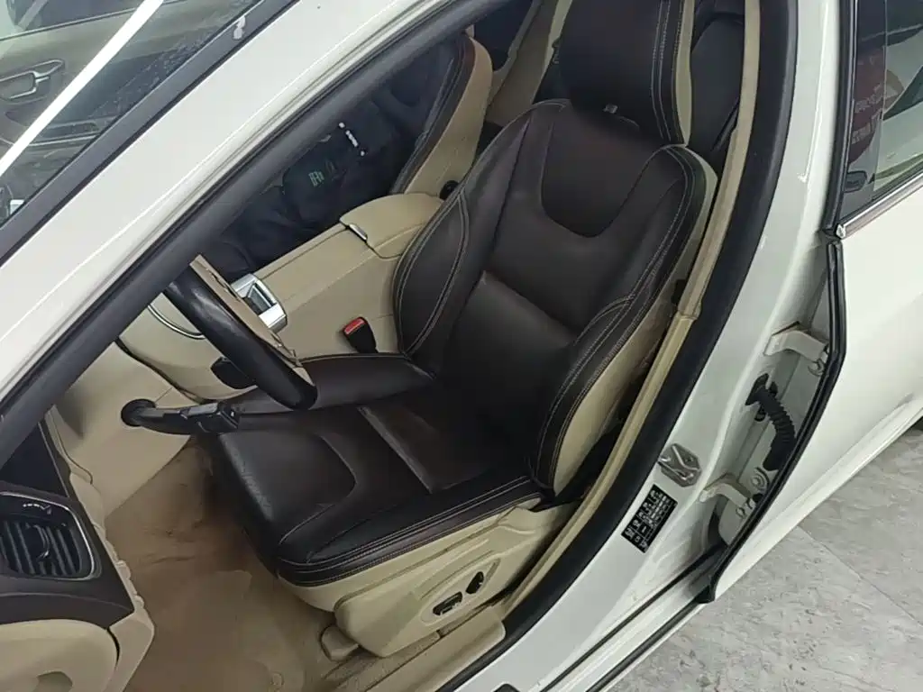 Фото 15 - Volvo S60