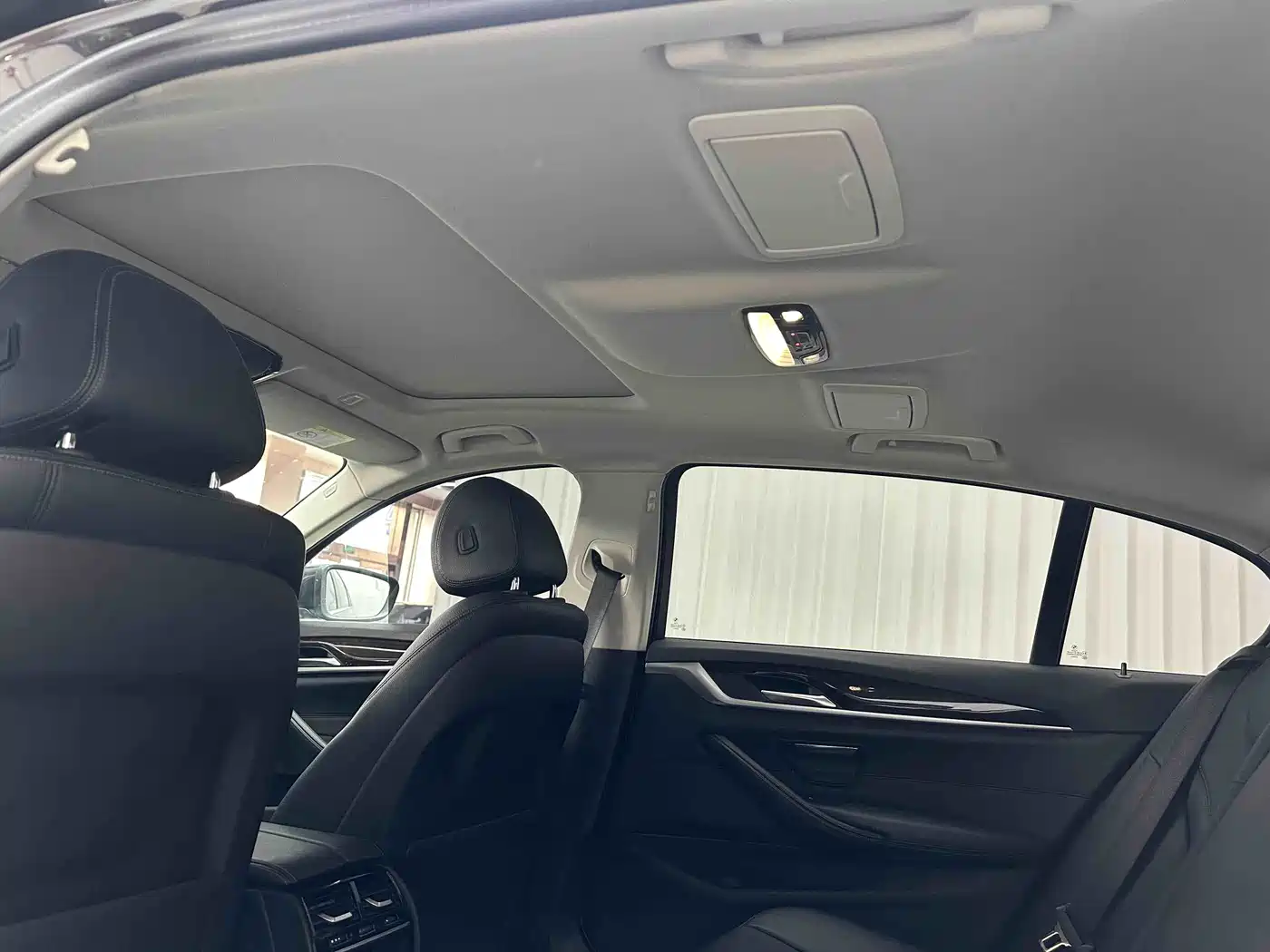 BMW 5 Series 2018 528Li Launch Special Edition фото 18