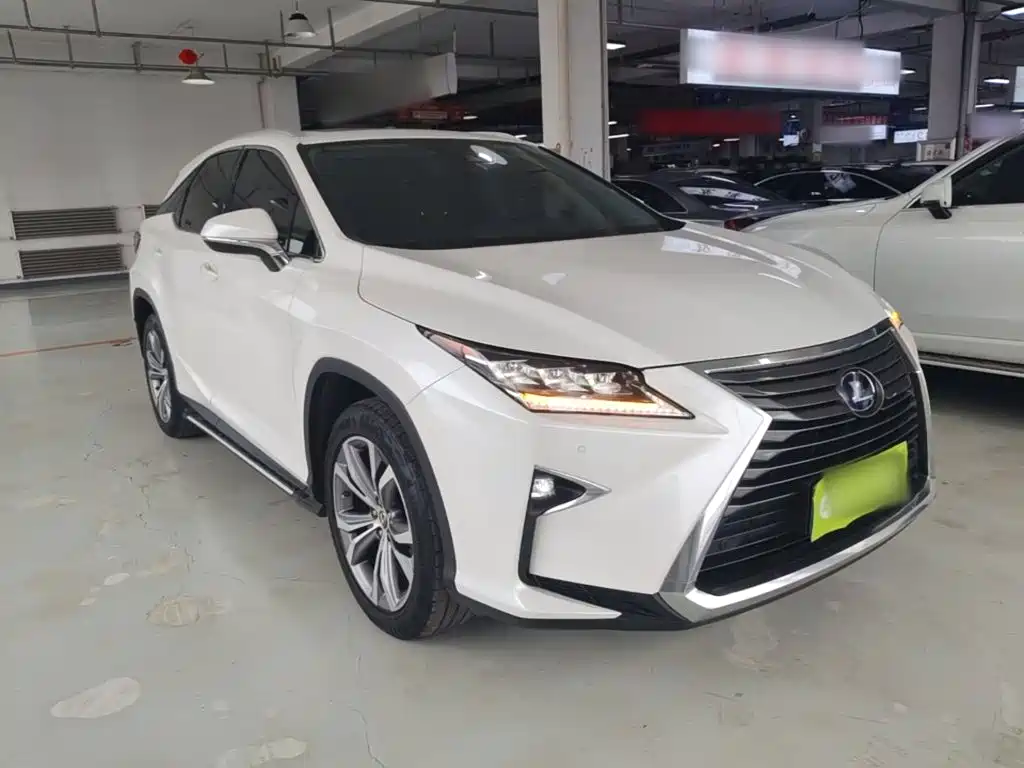 Фото 22 - Lexus RX