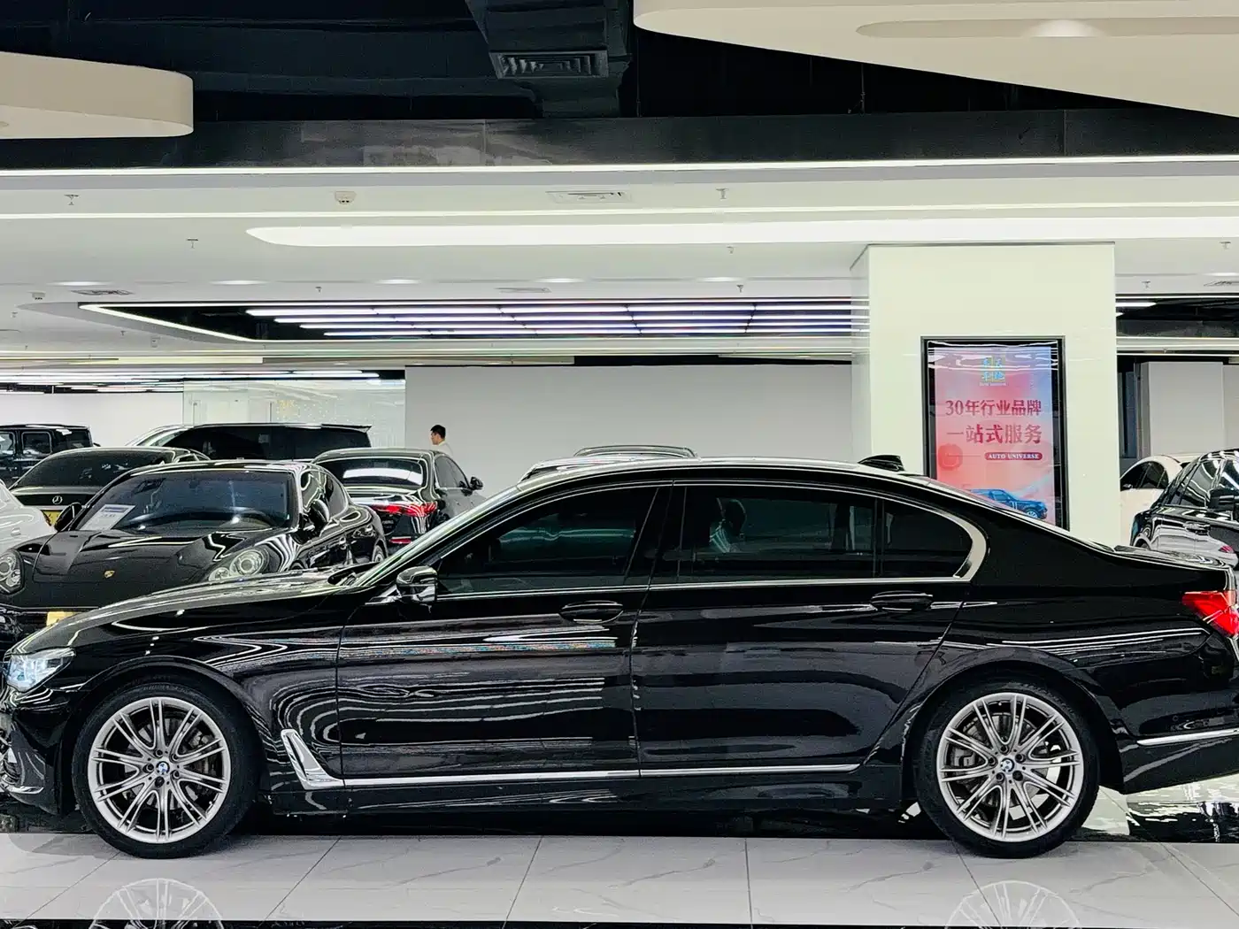 BMW 7 Series 2018 730Li Premium Type Excellence Package фото 3