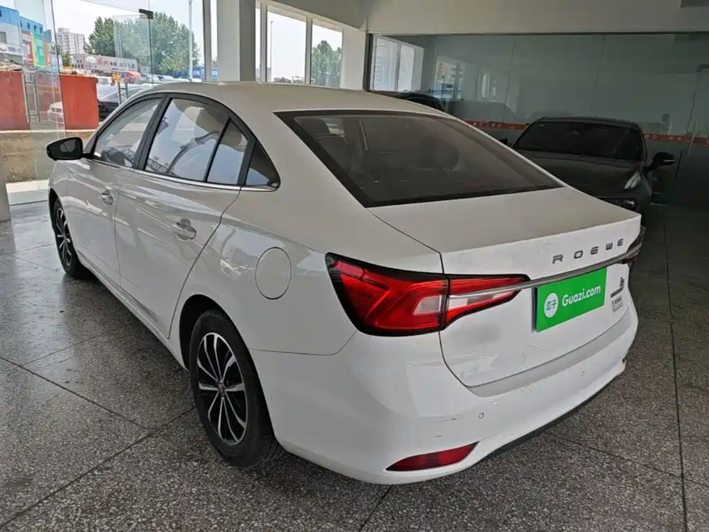 Фото 5 - Roewe i5
