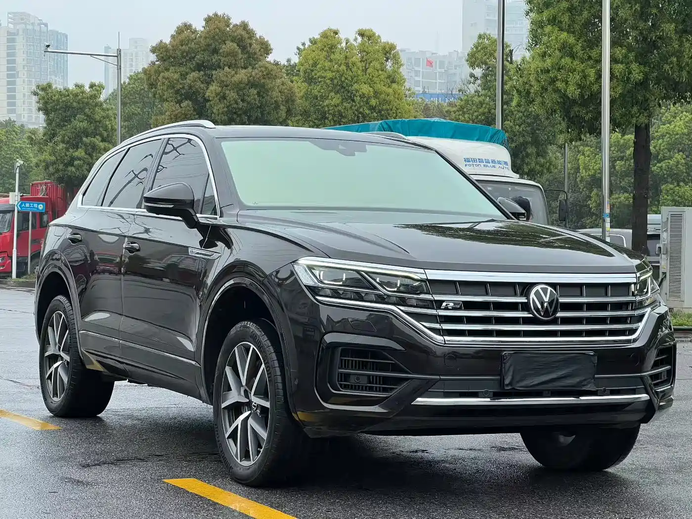 VOLKSWAGEN TOUAREG