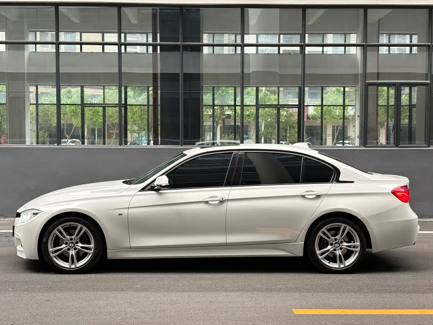 BMW 3 Series 2017 320Li M Sport фото 3