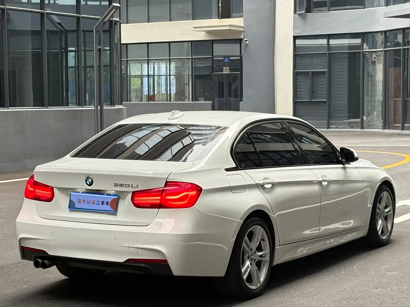 BMW 3 Series 2017 320Li M Sport фото 5