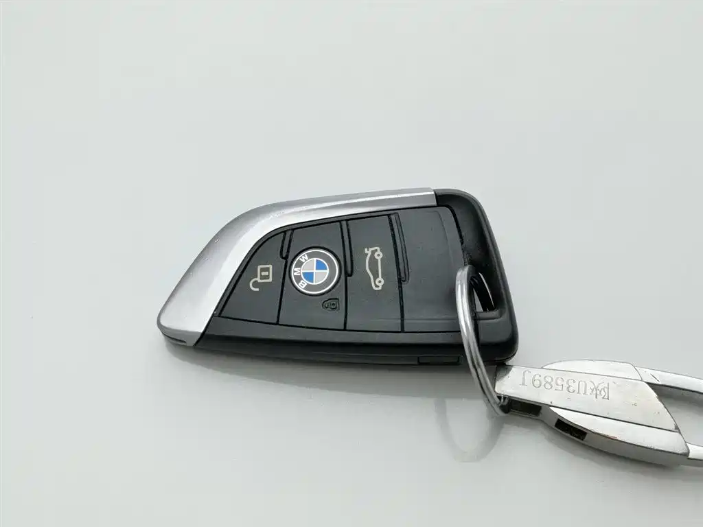 BMW 1 Series 2022 120i M Sport Shadow Edition фото 19
