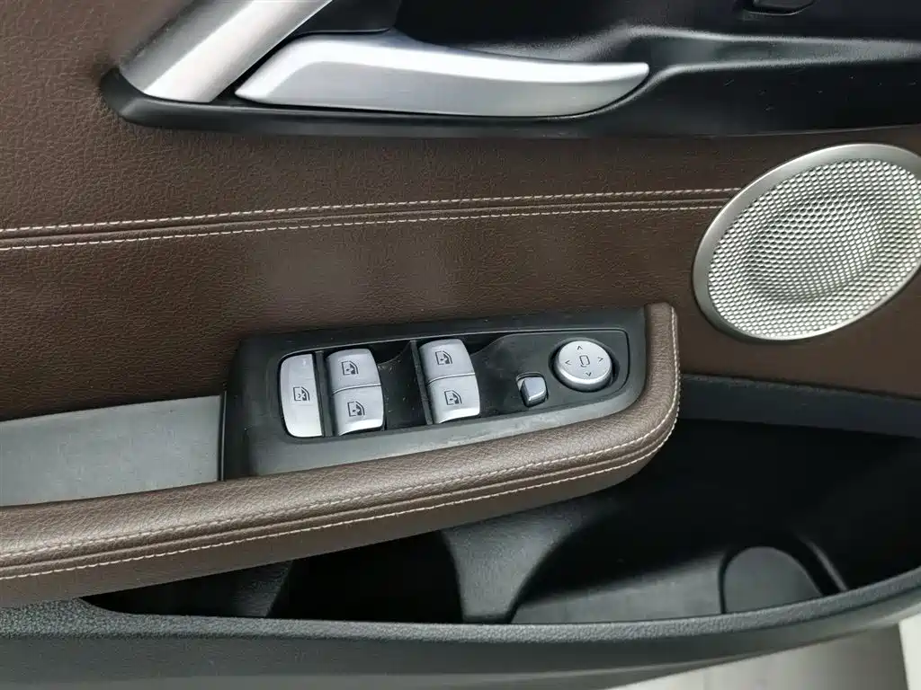 BMW 1 Series 2022 120i M Sport Shadow Edition фото 9