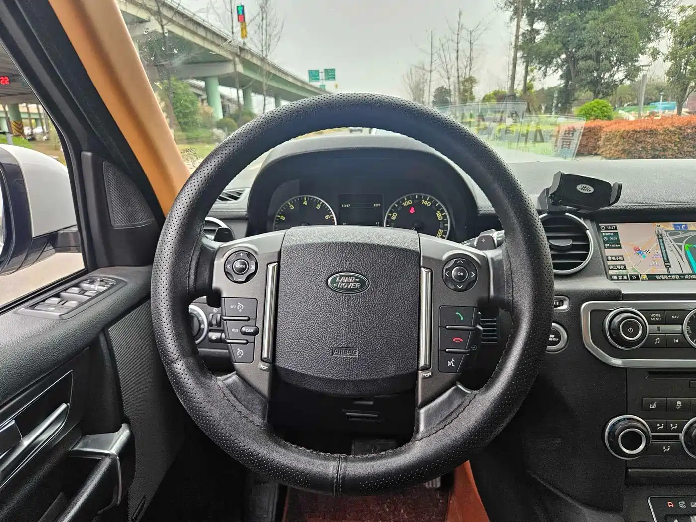Land Rover Discovery 2016 3.0 SC V6 SE фото 10