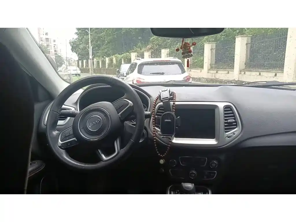 Photo 5 - Jeep Compass
