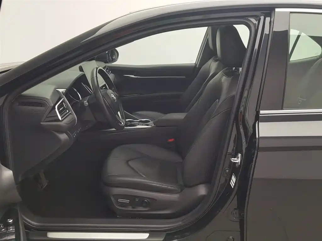Toyota Camry 2021 2.0G Luxury Edition фото 10