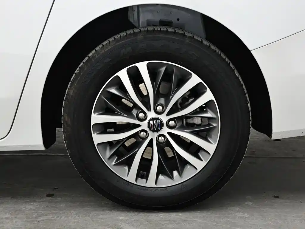 Фото 9 - Buick GL8