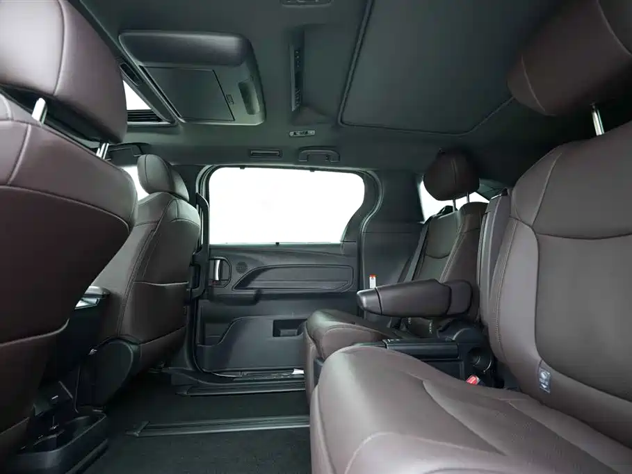 Toyota Granvia 2023 2.5L Hybrid Flagship VIP Edition фото 21